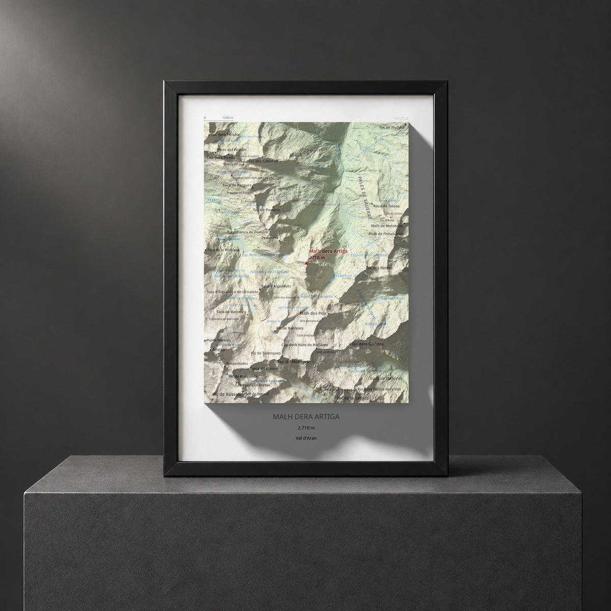 Mapa de relieve de Malh dera Artiga, 2710 m, Val d'Aran, lámina 100 Cims de Trobart. Presentación enmarcada. 21 × 30 cm.