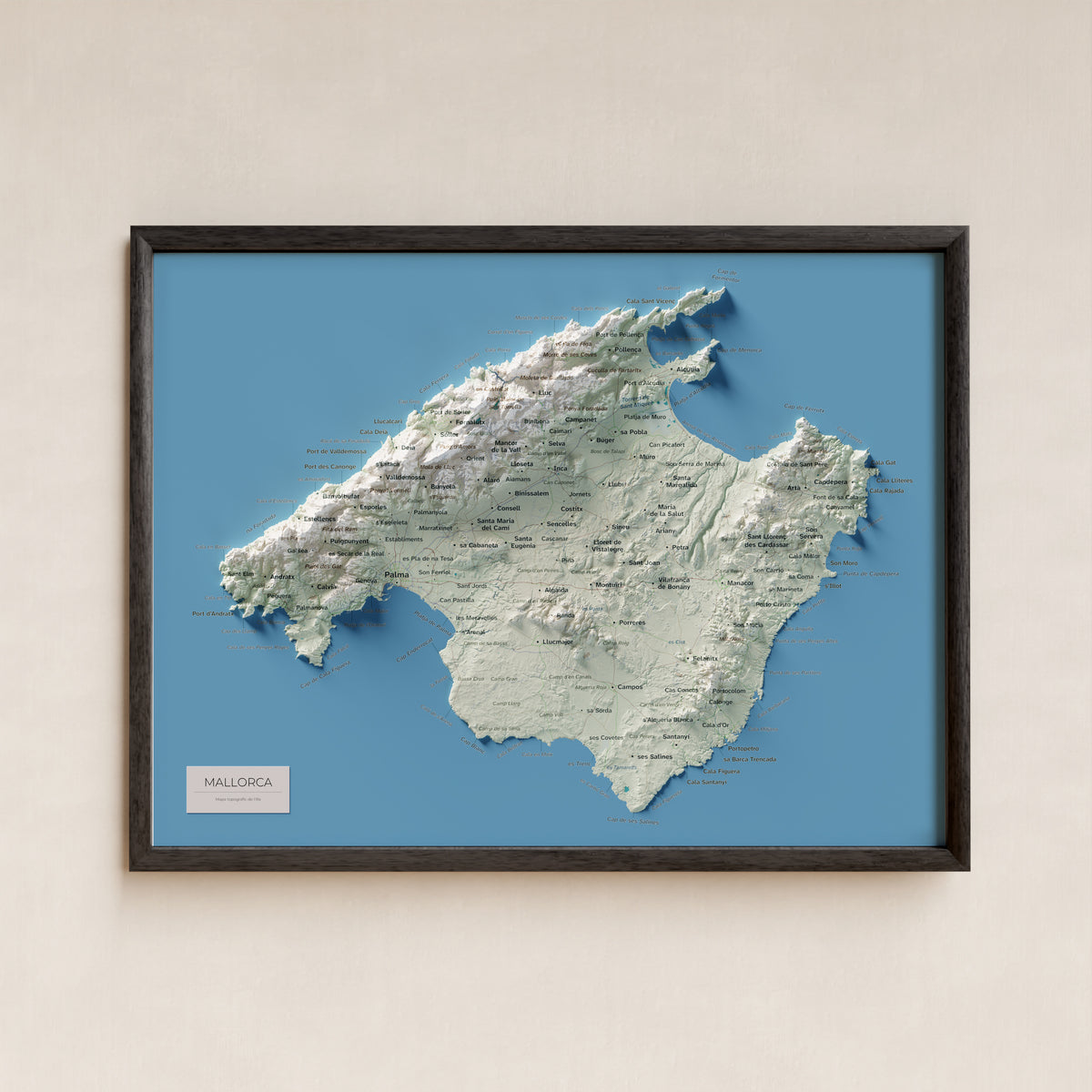 Mapa topogràfic de Mallorca, Cartogràfic, 30 × 40 cm: presentació en marc negre (marc no inclòs).