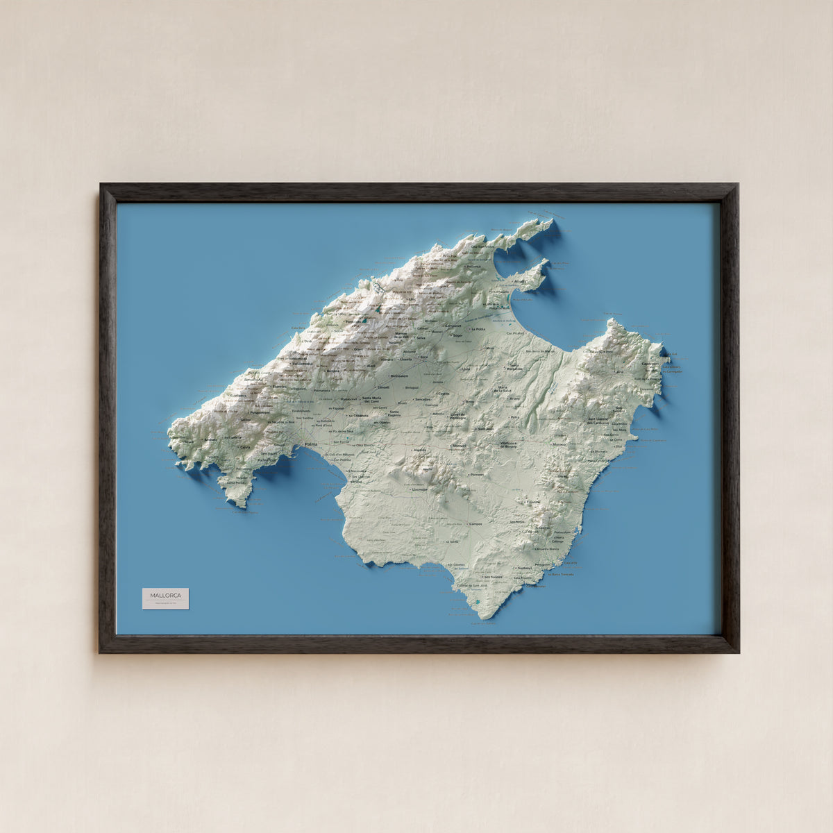 Mapa topogràfic de Mallorca, Cartogràfic, 50 × 70 cm: presentació en marc negre (marc no inclòs).