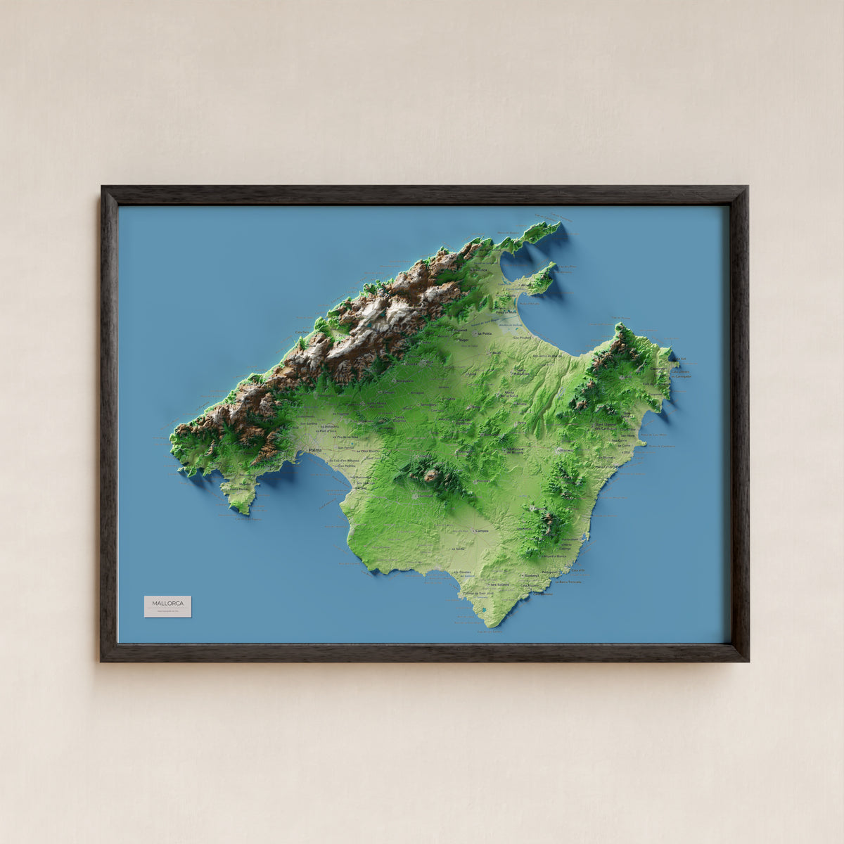 Mapa topogràfic de Mallorca, Clàssic, 50 × 70 cm: presentació en marc negre (marc no inclòs).