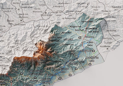 Mapa de relleu del Maresme, amb el territori en color i l’entorn en blanc. Detall de la part superior dreta. 21 × 30 cm. Estil Blau i taronja.