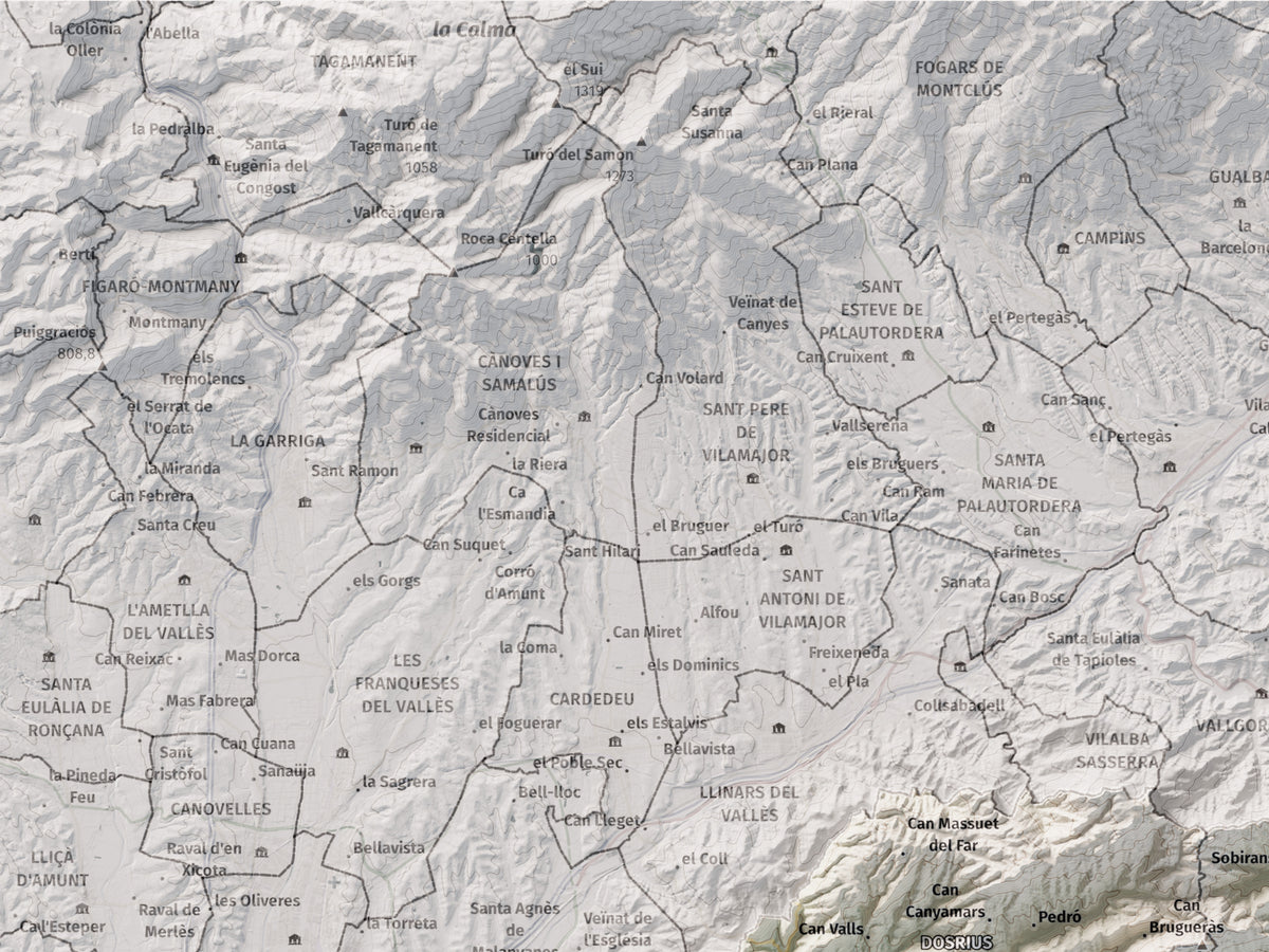 Mapa de relleu del Maresme, amb el territori en color i l’entorn en blanc. Detall de la part superior esquerra. 30 × 40 cm. Estil Cartogràfic.