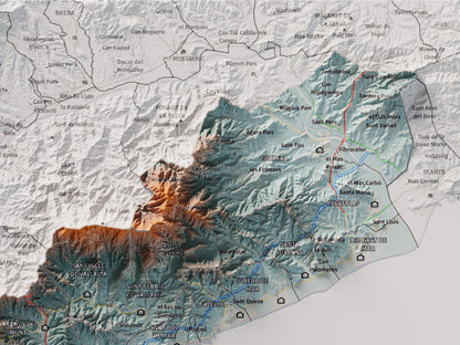 Mapa de relleu del Maresme, amb el territori en color i l’entorn en blanc. Detall de la part superior dreta. 30 × 40 cm. Estil Blau i taronja.