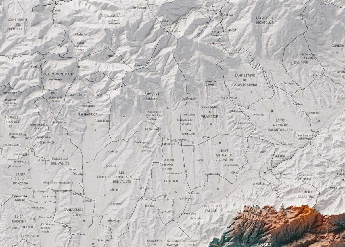 Mapa de relleu del Maresme, amb el territori en color i l’entorn en blanc. Detall de la part superior esquerra. 50 × 70 cm. Estil Blau i taronja.