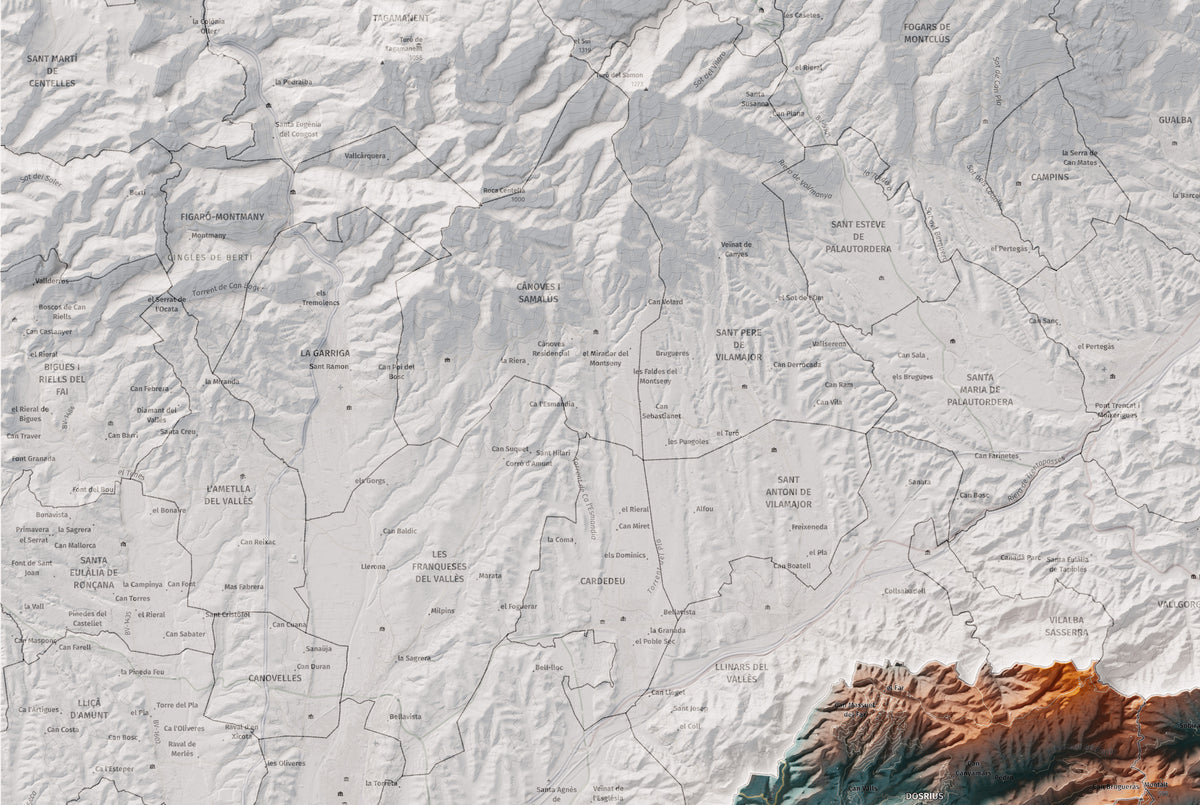 Mapa de relleu del Maresme, amb el territori en color i l’entorn en blanc. Detall de la part superior esquerra. 61 × 91 cm. Estil Blau i taronja.