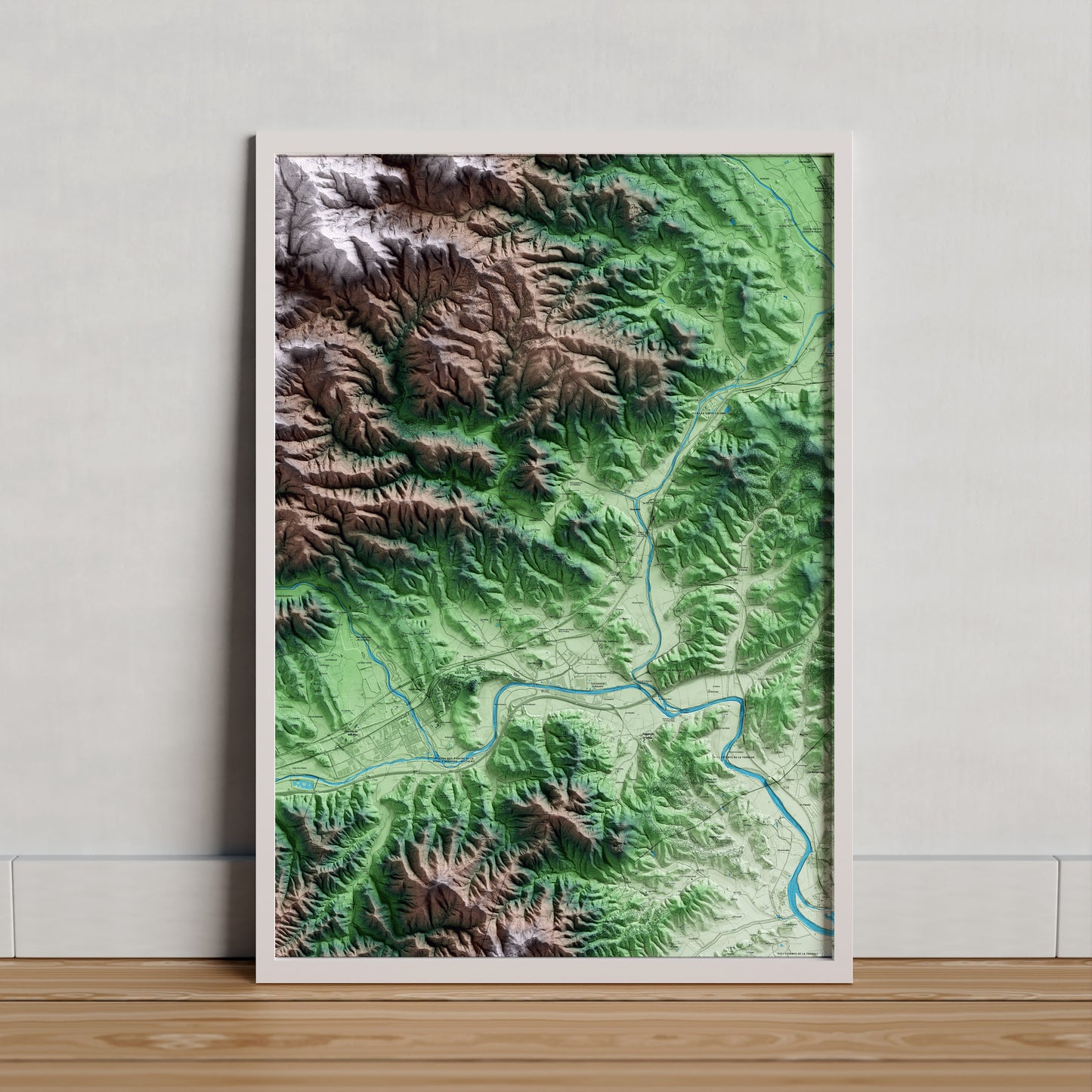 Mapa artístico del relieve de Massanes, a la Selva, con 15 km de entorno y base topográfica ICGC. Presentación enmarcada.