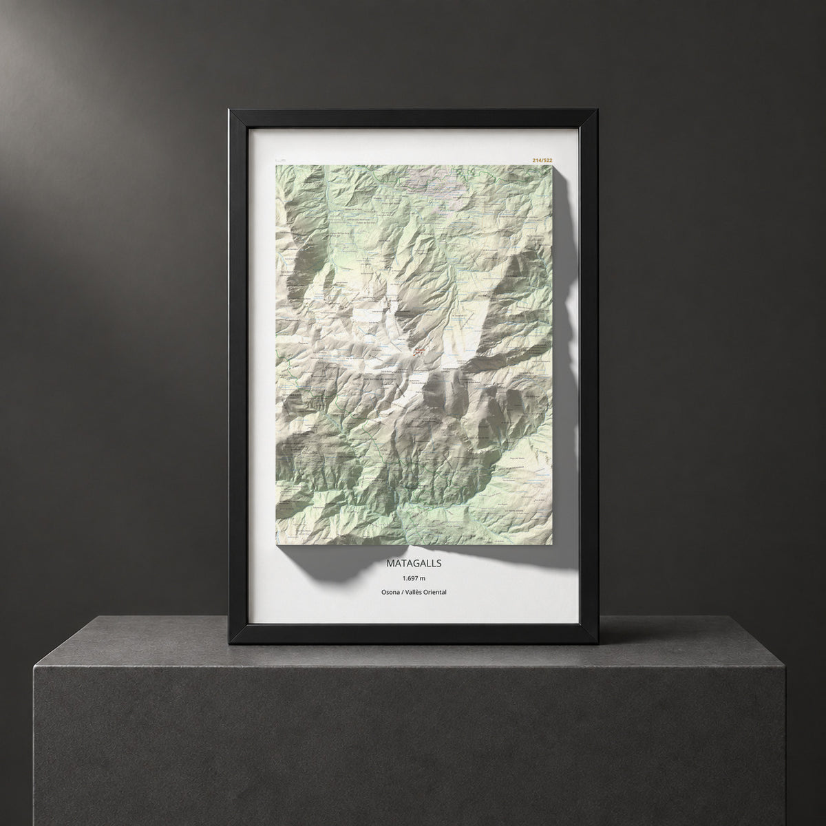 Mapa de relieve de Matagalls, 1697 m, Osona · Vallès Oriental, lámina 100 Cims de Trobart. Presentación enmarcada. 61 × 91 cm.