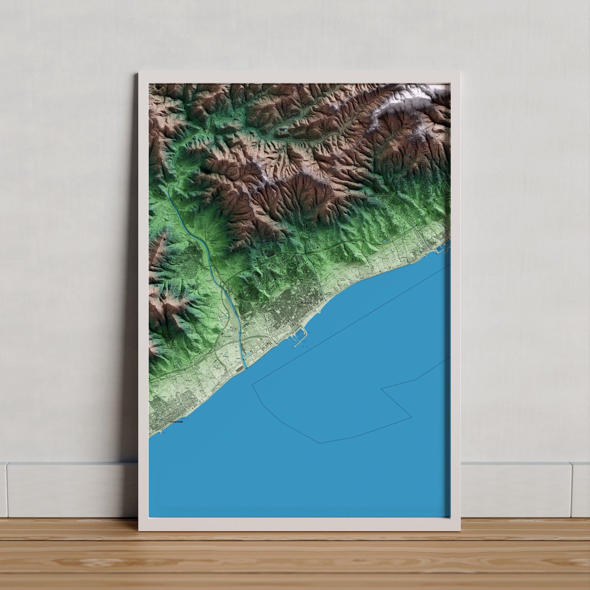 Mapa artístico del relieve de Mataró, al Maresme, con 15 km de entorno y base topográfica ICGC. Presentación enmarcada.