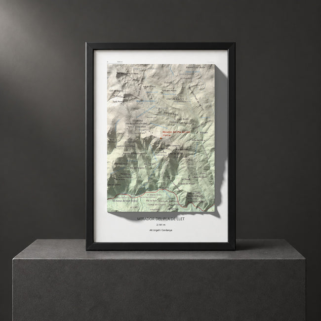 Mapa de relieve de Mirador del Pla de Llet, 2141 m, Alt Urgell · Cerdanya, lámina 100 Cims de Trobart. Presentación enmarcada. 21 × 30 cm.