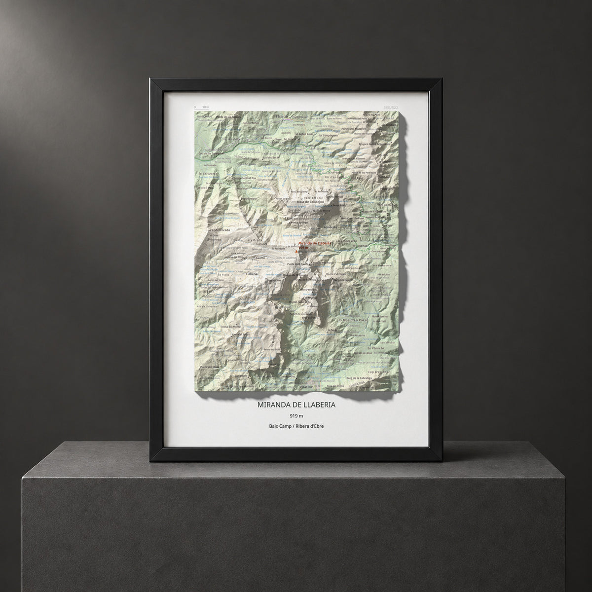 Mapa de relieve de Miranda de Llaberia, 919 m, Baix Camp · Ribera d'Ebre, lámina 100 Cims de Trobart. Presentación enmarcada. 30 × 40 cm.