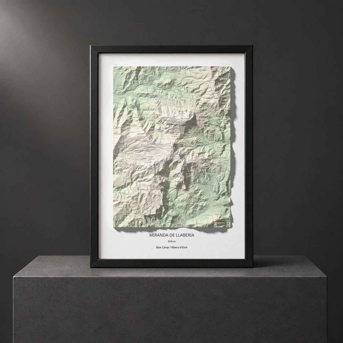 Mapa de relieve de Miranda de Llaberia, 919 m, Baix Camp · Ribera d'Ebre, lámina 100 Cims de Trobart. Presentación enmarcada. 50 × 70 cm.