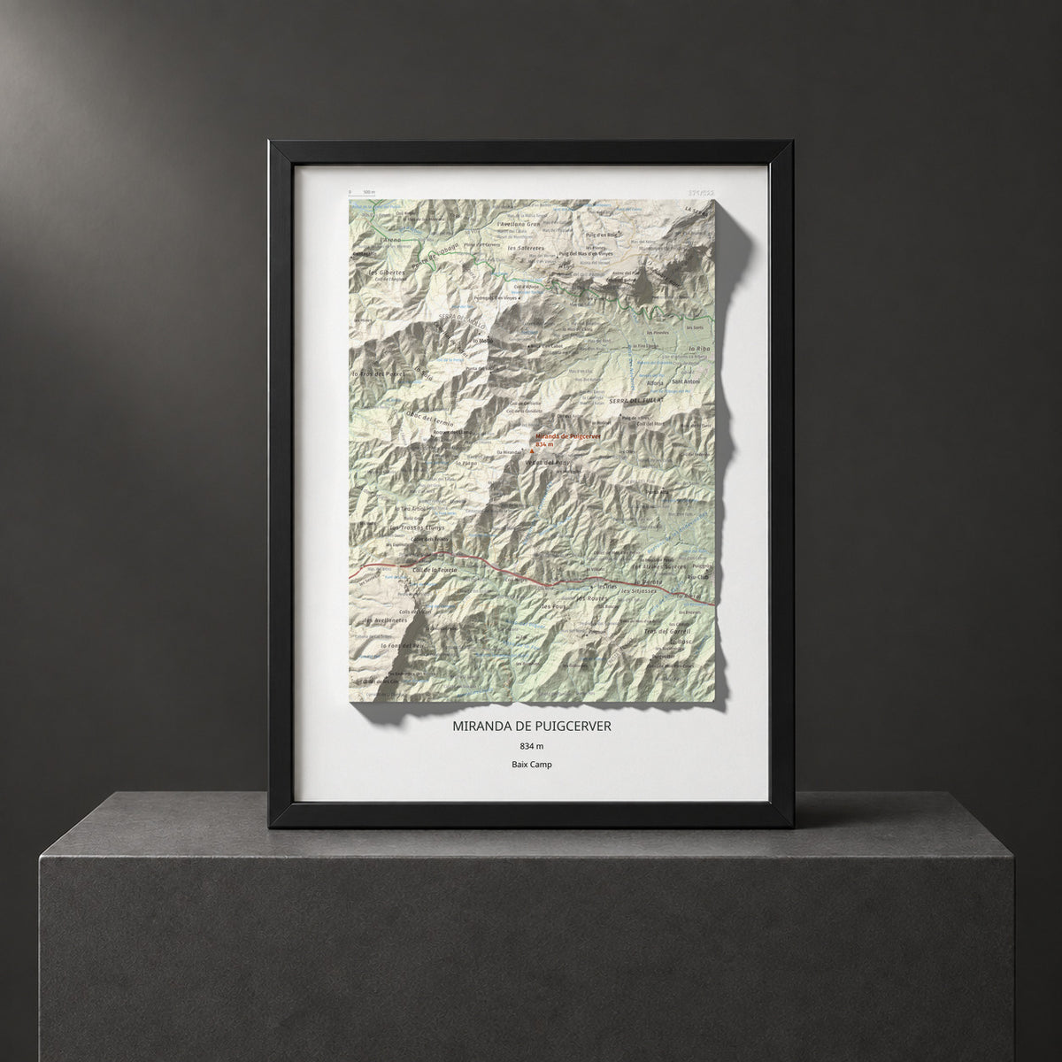 Mapa de relieve de Miranda de Puigcerver, 834 m, Baix Camp, lámina 100 Cims de Trobart. Presentación enmarcada. 30 × 40 cm.