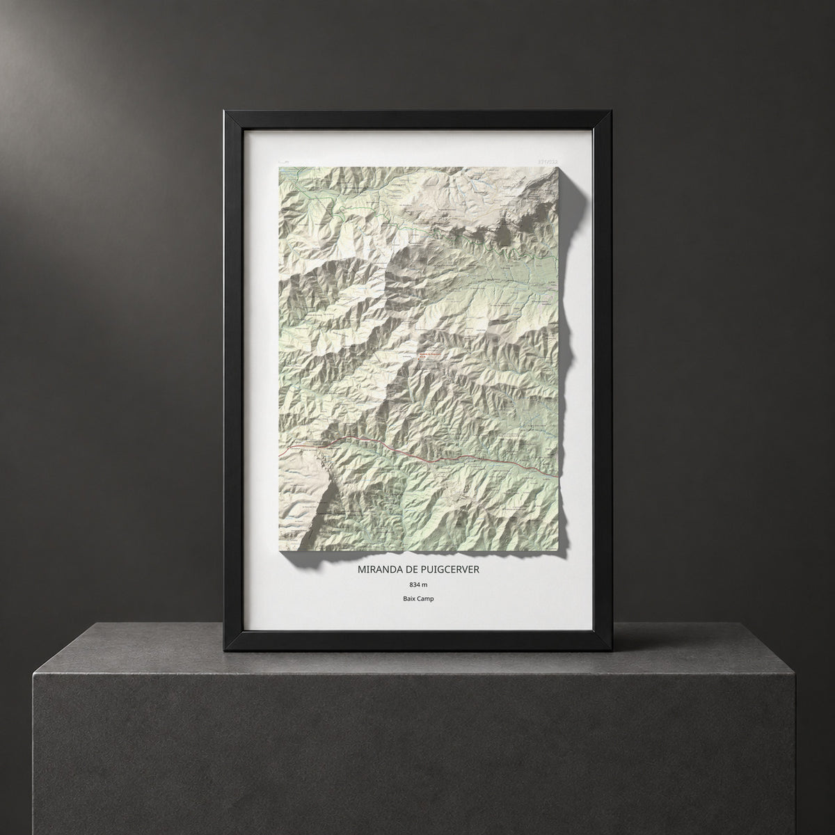Mapa de relieve de Miranda de Puigcerver, 834 m, Baix Camp, lámina 100 Cims de Trobart. Presentación enmarcada. 70 × 100 cm.