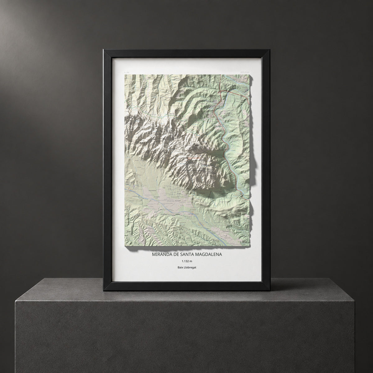 Mapa de relieve de Miranda de Santa Magdalena, 1132 m, Baix Llobregat, lámina 100 Cims de Trobart. Presentación enmarcada. 61 × 91 cm.