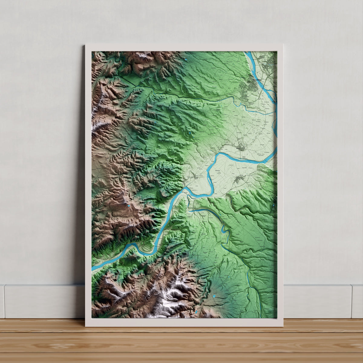 Mapa artístico del relieve de Miravet, a la Ribera de Ebro, con 15 km de entorno y base topográfica ICGC. Presentación enmarcada.