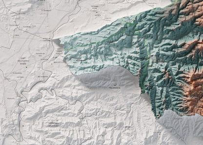 Mapa de relleu del Moianès, amb el territori en color i l’entorn en blanc. Detall de la part inferior esquerra. 50 × 70 cm. Estil Blau i taronja.