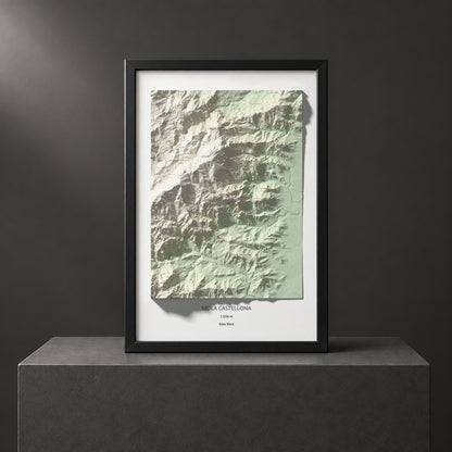 Mapa de relieve de Mola Castellona, 1034 m, Baix Ebre, lámina 100 Cims de Trobart. Presentación enmarcada. 61 × 91 cm.