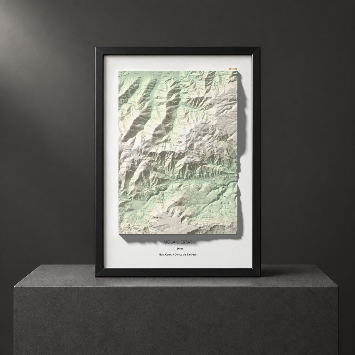 Mapa de relieve de Mola d'Estat, 1136 m, Baix Camp · Conca de Barberà, lámina 100 Cims de Trobart. Presentación enmarcada. 70 × 100 cm.