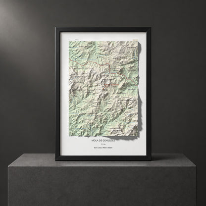 Mapa topogràfic del relleu: Mola de Genessies, 711 m. Presentació emmarcada. 21 × 30 cm.