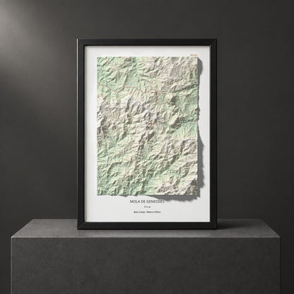 Mapa topogràfic del relleu: Mola de Genessies, 711 m. Presentació emmarcada. 50 × 70 cm.