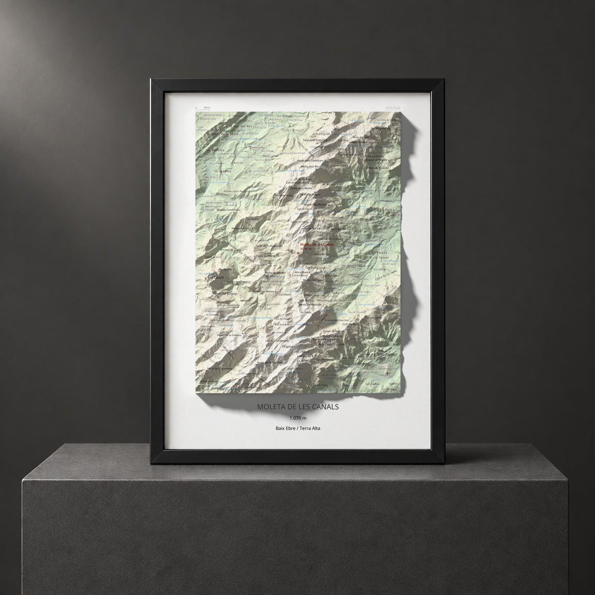 Mapa de relieve de Moleta de les Canals, 1070 m, Baix Ebre · Terra Alta, lámina 100 Cims de Trobart. Presentación enmarcada. 30 × 40 cm.