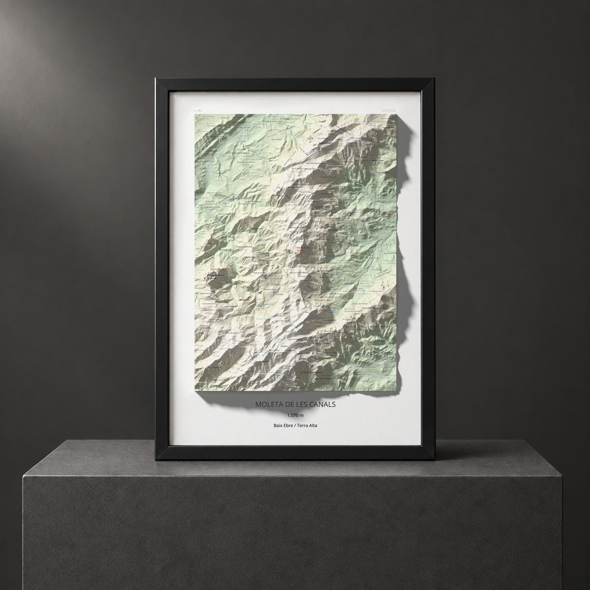 Mapa de relieve de Moleta de les Canals, 1070 m, Baix Ebre · Terra Alta, lámina 100 Cims de Trobart. Presentación enmarcada. 50 × 70 cm.
