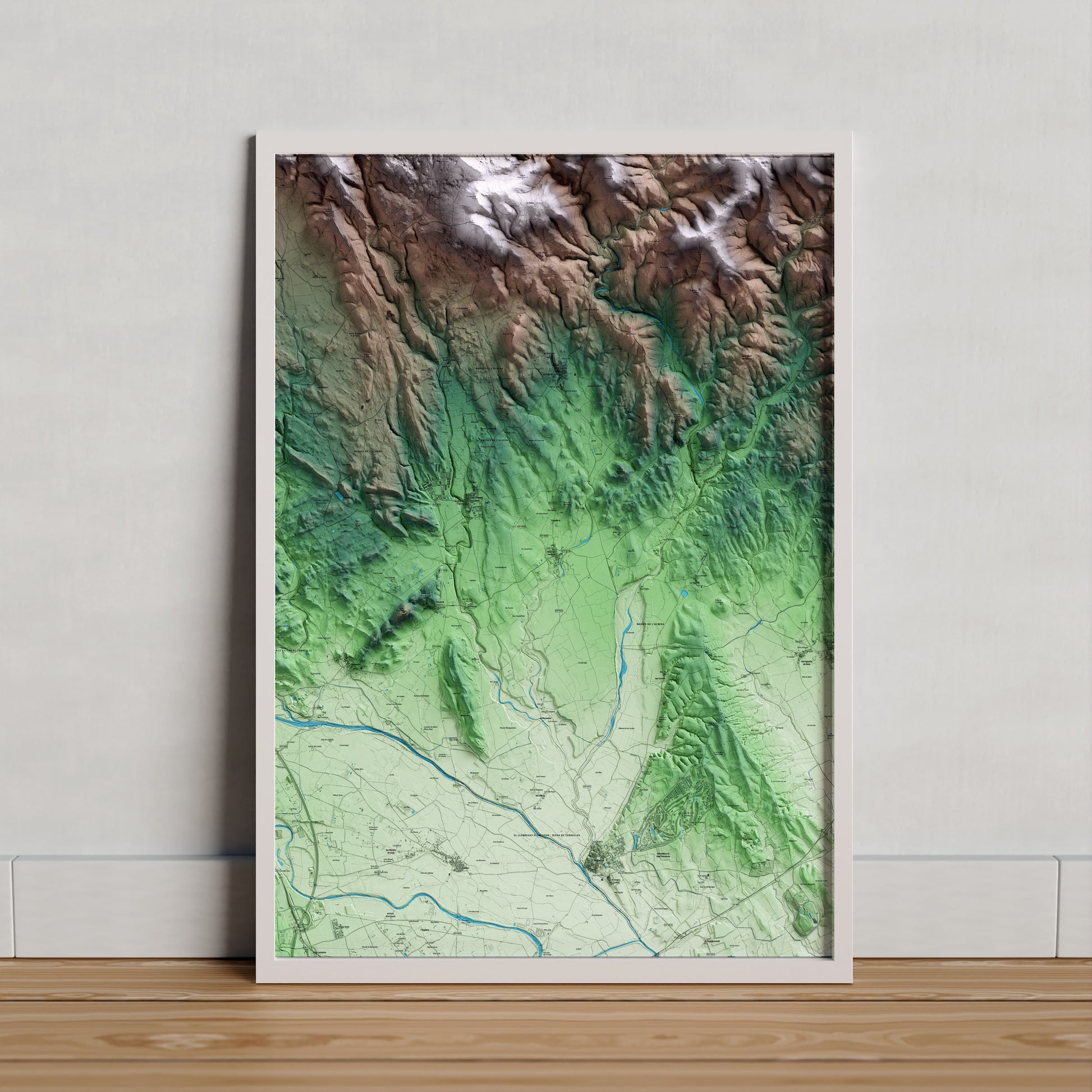 Mapa artístico del relieve de Mollet de Peralada, al Alt Empordà, con 15 km de entorno y base topográfica ICGC. Presentación enmarcada.