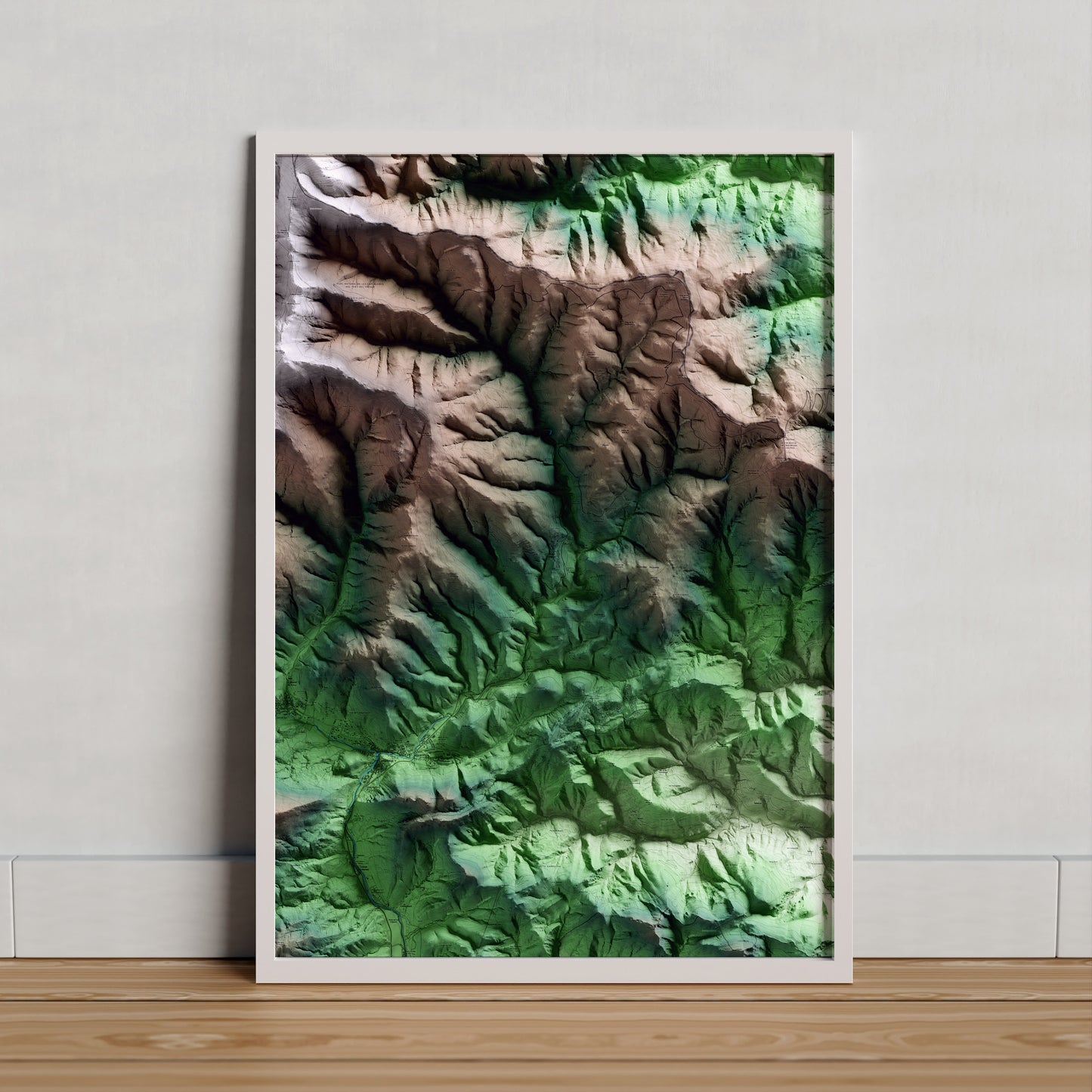 Mapa artístico del relieve de Molló, al Ripollès, con 15 km de entorno y base topográfica ICGC. Presentación enmarcada.