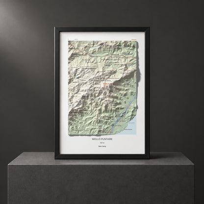 Mapa topogràfic del relleu: Molló Puntaire, 727 m. Presentació emmarcada. 21 × 30 cm.