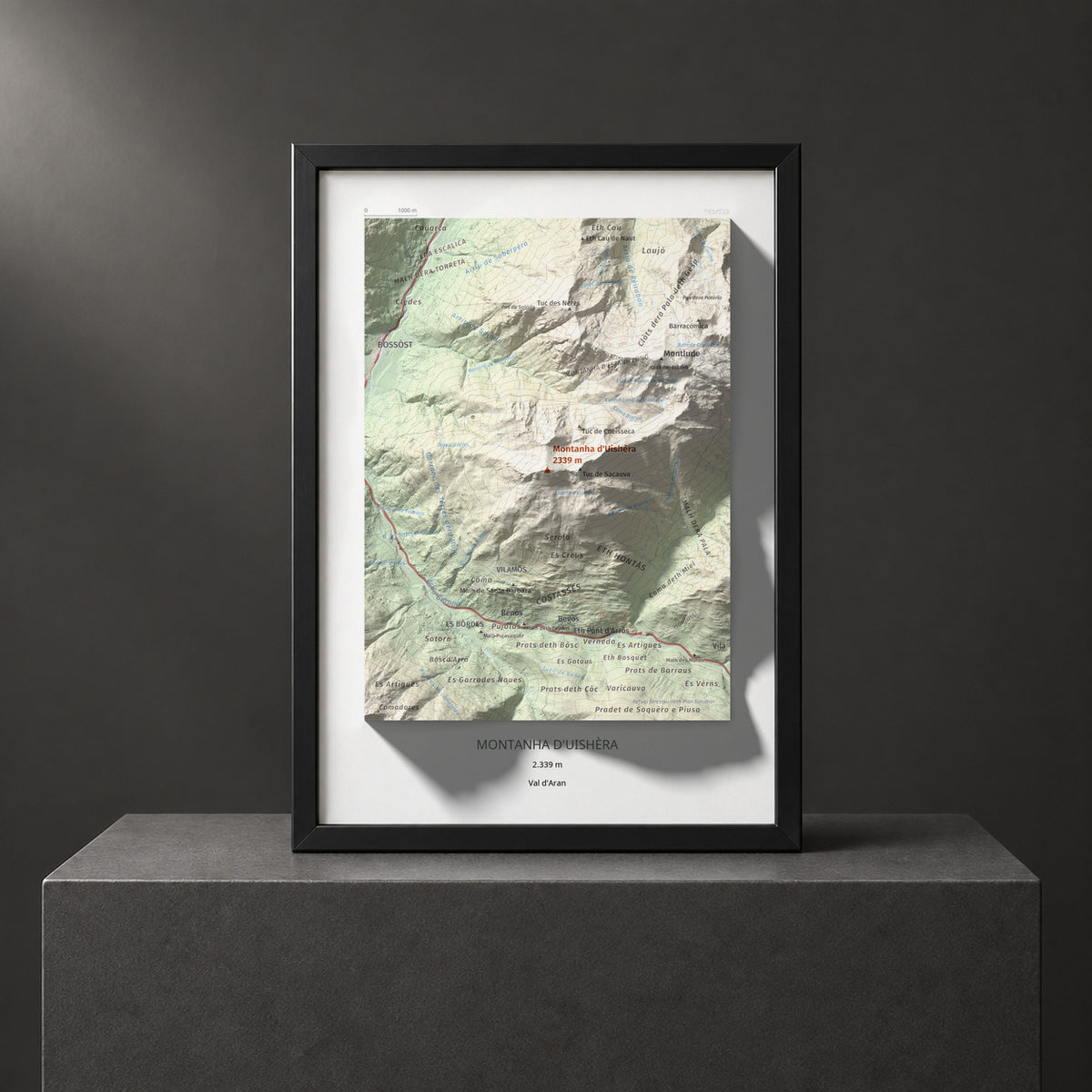Mapa de relieve de Montanha d'Uishèra, 2339 m, Val d'Aran, lámina 100 Cims de Trobart. Presentación enmarcada. 21 × 30 cm.