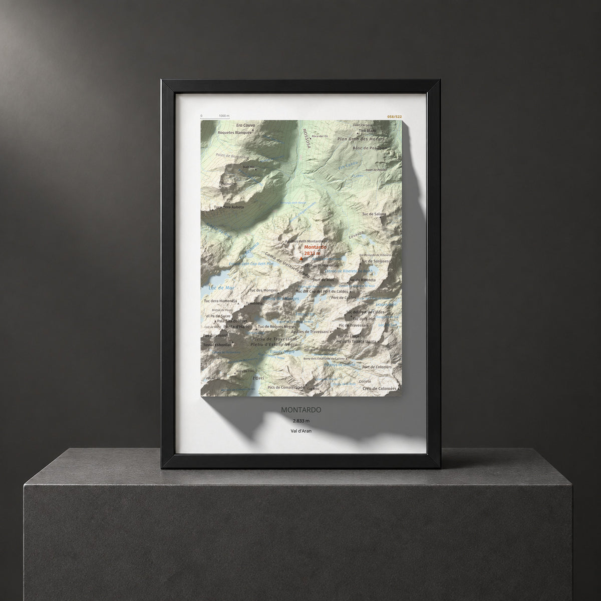 Mapa de relieve de Montardo, 2833 m, Val d'Aran, lámina 100 Cims de Trobart. Presentación enmarcada. 21 × 30 cm.