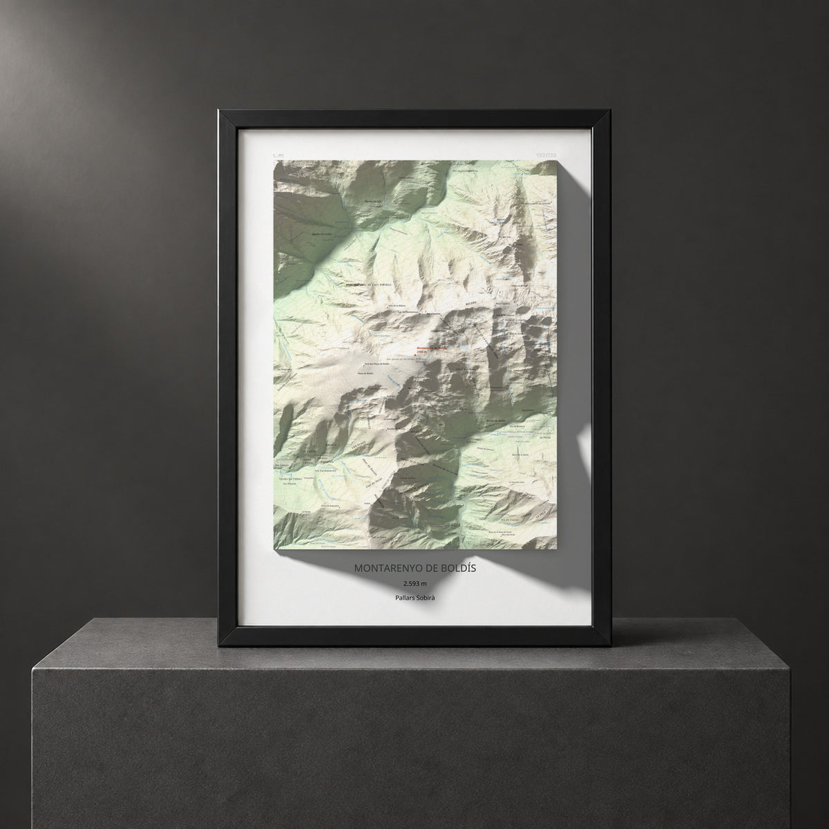 Mapa de relieve de Montarenyo de Boldís, 2593 m, Pallars Sobirà, lámina 100 Cims de Trobart. Presentación enmarcada. 50 × 70 cm.