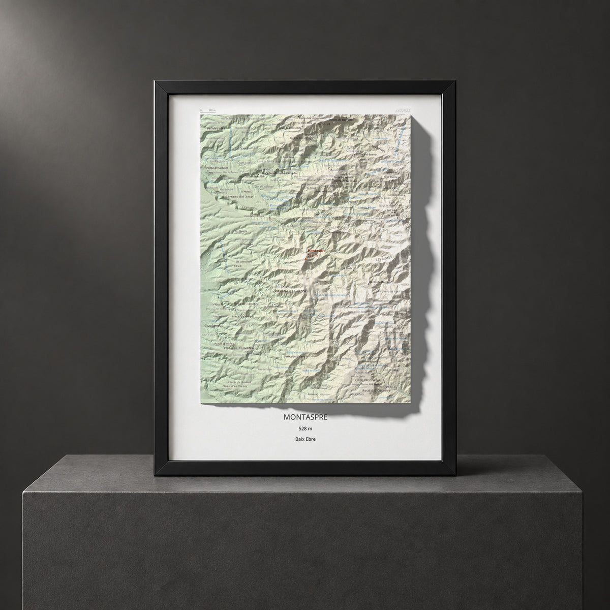 Mapa de relieve de Montaspre, 528 m, Baix Ebre, lámina 100 Cims de Trobart. Presentación enmarcada. 30 × 40 cm.