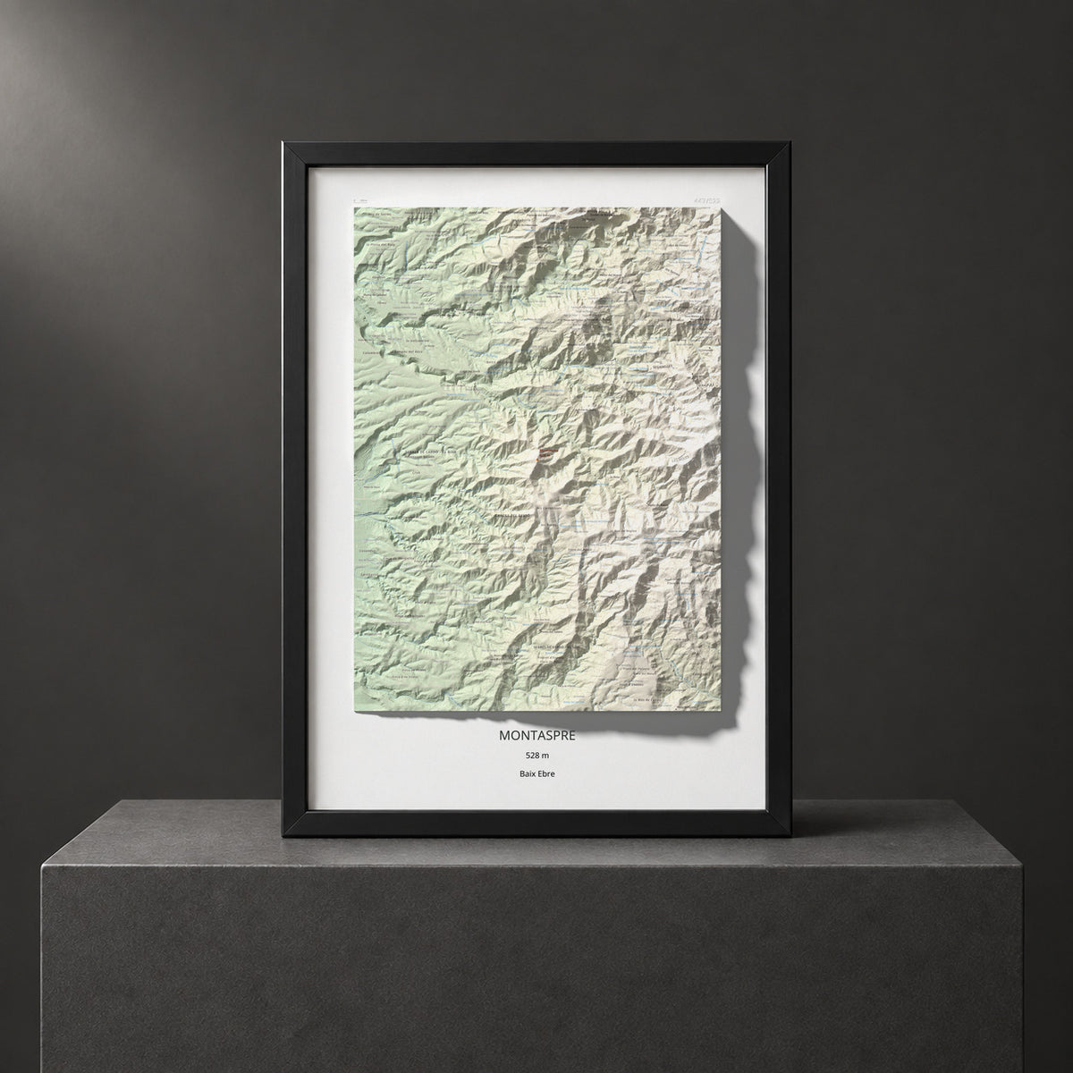 Mapa de relieve de Montaspre, 528 m, Baix Ebre, lámina 100 Cims de Trobart. Presentación enmarcada. 50 × 70 cm.