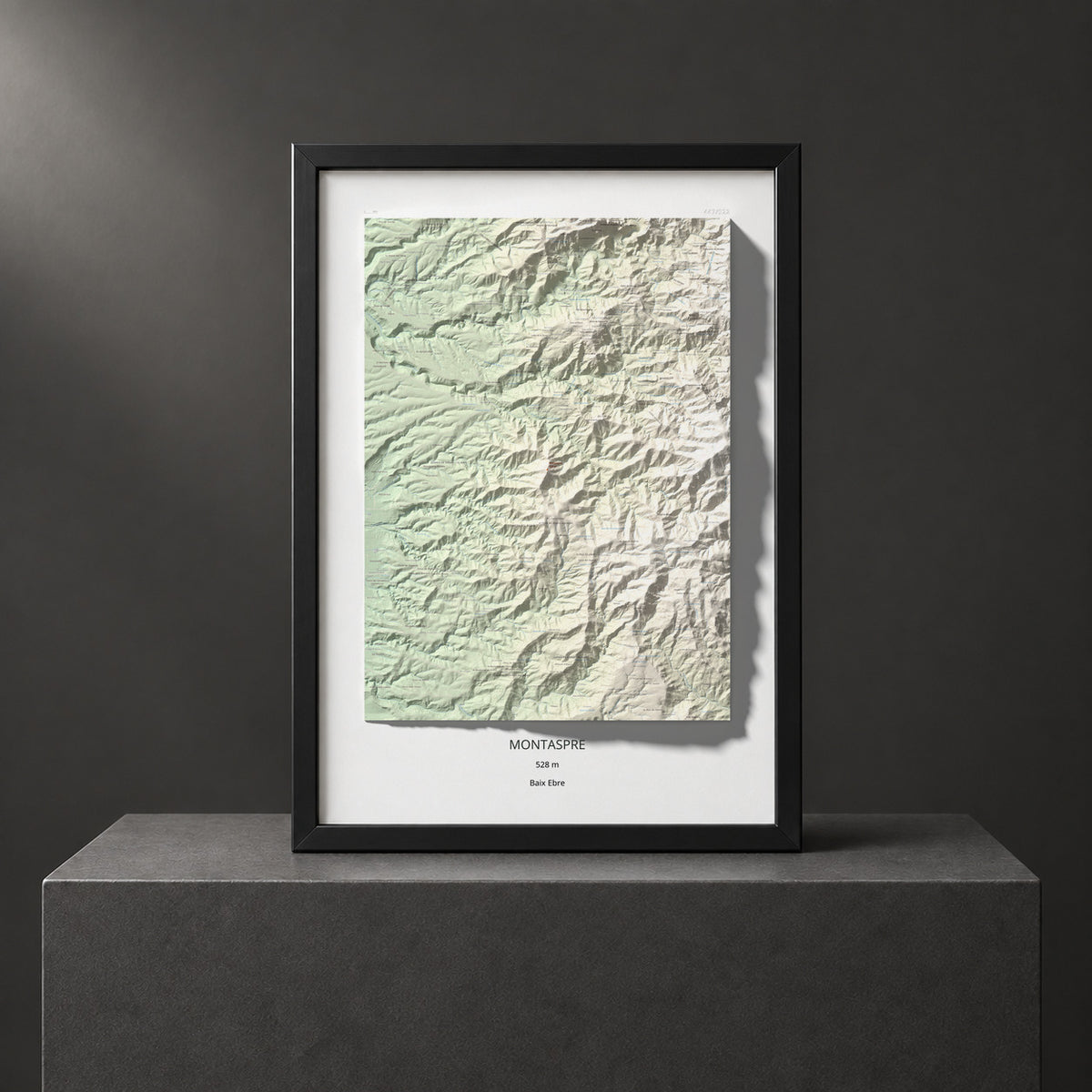 Mapa de relieve de Montaspre, 528 m, Baix Ebre, lámina 100 Cims de Trobart. Presentación enmarcada. 70 × 100 cm.