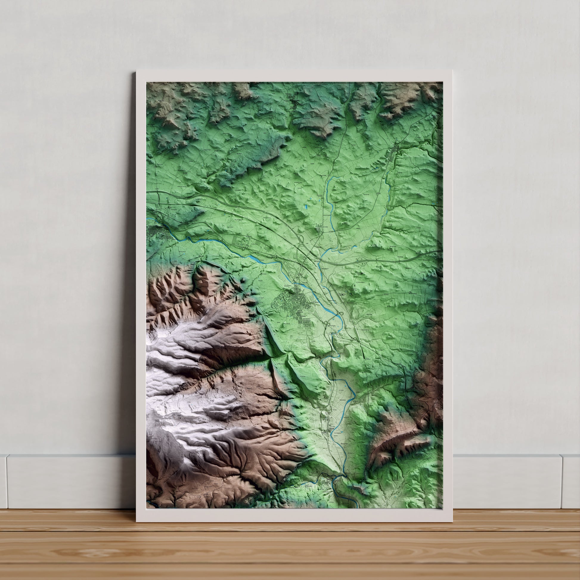 Mapa artístico del relieve de Montblanc, a la Conca de Barberà, con 15 km de entorno y base topográfica ICGC. Presentación enmarcada.