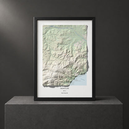 Mapa de relieve de Montclar, 401 m, Baix Empordà, lámina 100 Cims de Trobart. Presentación enmarcada. 50 × 70 cm.