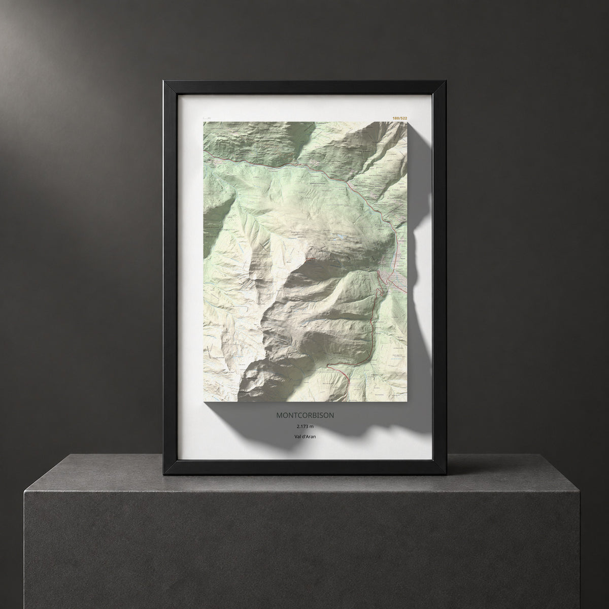 Mapa de relieve de Montcorbison, 2173 m, Val d'Aran, lámina 100 Cims de Trobart. Presentación enmarcada. 70 × 100 cm.