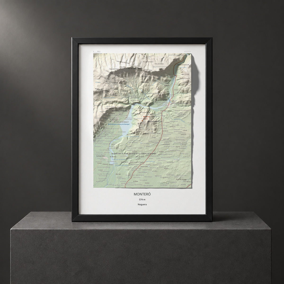 Mapa de relieve de Monteró, 574 m, Noguera, lámina 100 Cims de Trobart. Presentación enmarcada. 30 × 40 cm.