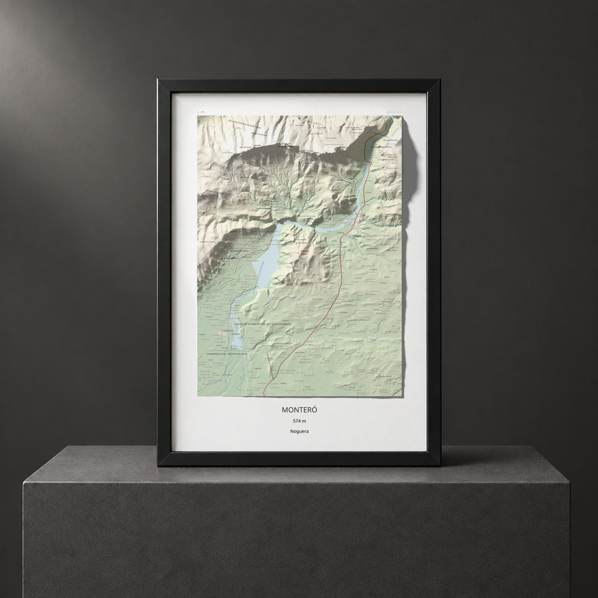 Mapa de relieve de Monteró, 574 m, Noguera, lámina 100 Cims de Trobart. Presentación enmarcada. 50 × 70 cm.