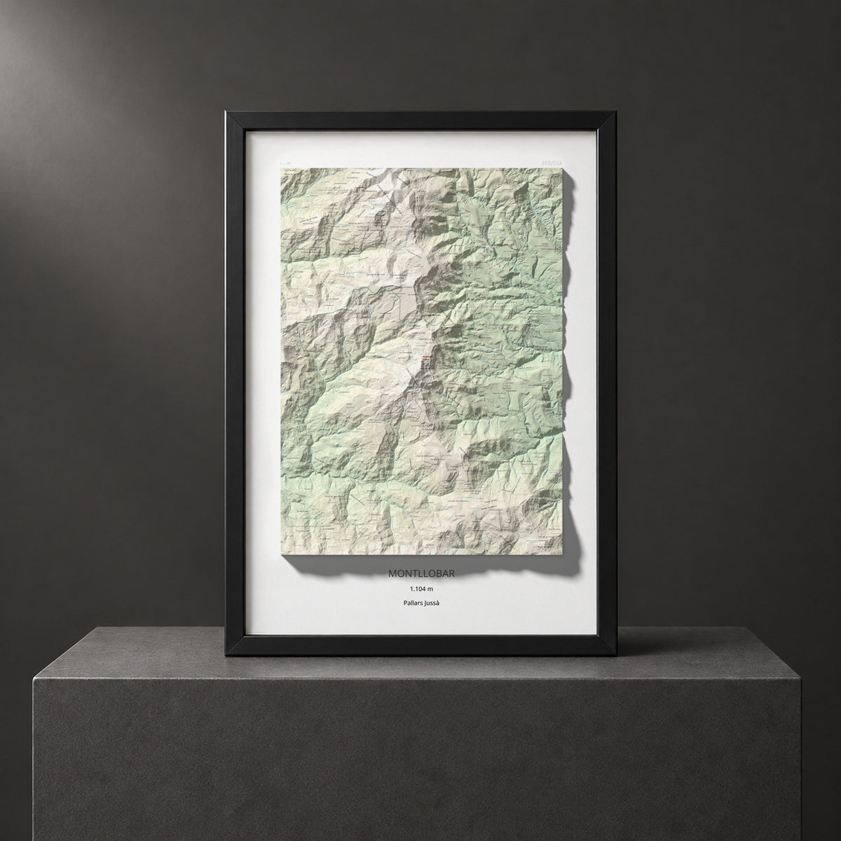 Mapa de relieve de Montllobar, 1104 m, Pallars Jussà, lámina 100 Cims de Trobart. Presentación enmarcada. 70 × 100 cm.