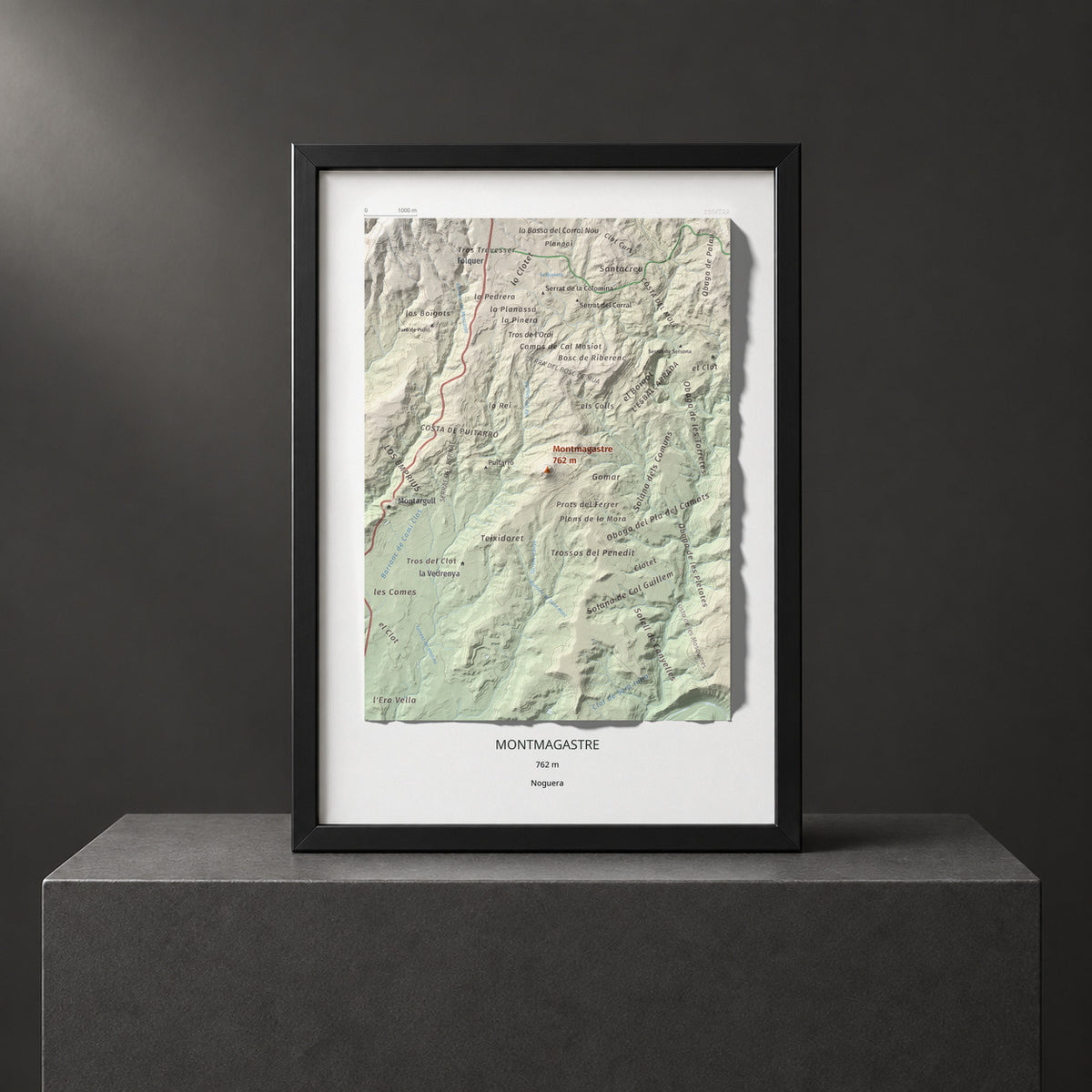 Mapa de relieve de Montmagastre, 762 m, Noguera, lámina 100 Cims de Trobart. Presentación enmarcada. 21 × 30 cm.