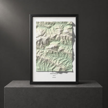 Mapa de relieve de Montmajor, 1074 m, Garrotxa, lámina 100 Cims de Trobart. Presentación enmarcada. 61 × 91 cm.