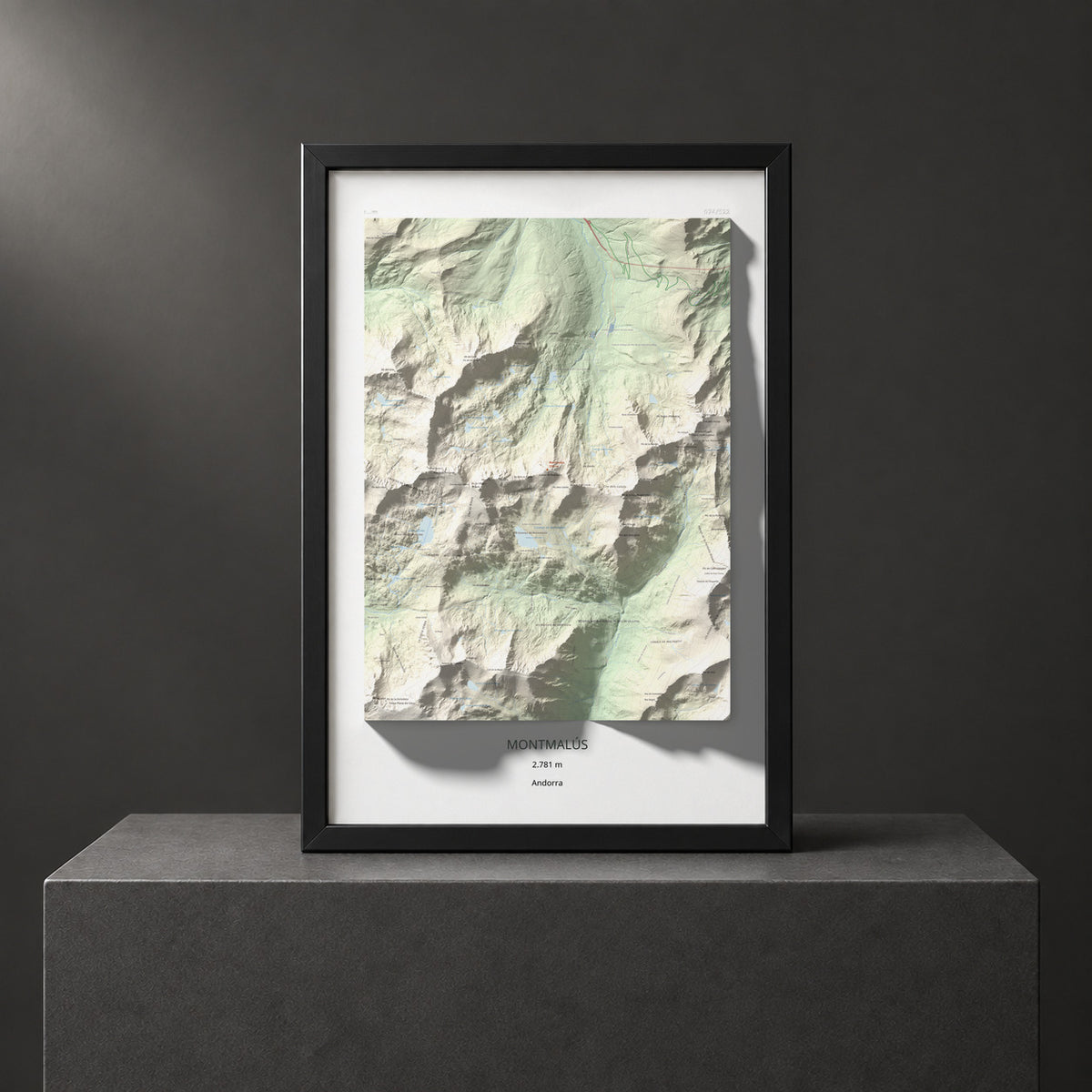 Mapa de relieve de Montmalús, 2781 m, Andorra, lámina 100 Cims de Trobart. Presentación enmarcada. 61 × 91 cm.
