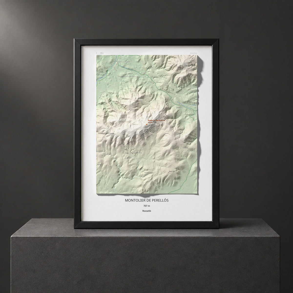 Mapa topográfico del relieve: Montolier de Perellós, 707 m. Presentación enmarcada. 30 × 40 cm.