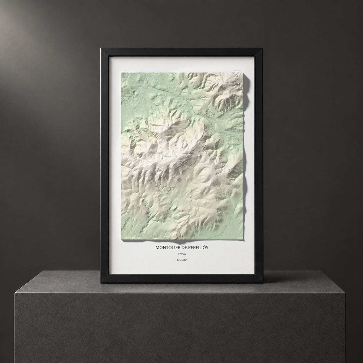 Mapa topográfico del relieve: Montolier de Perellós, 707 m. Presentación enmarcada. 61 × 91 cm.