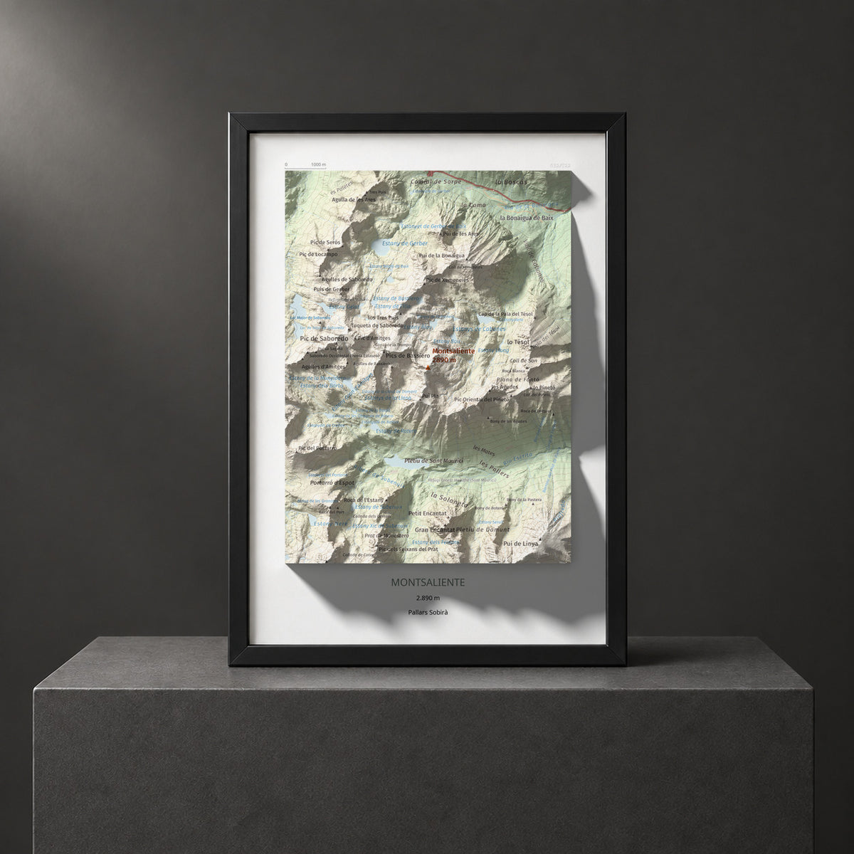 Mapa de relieve de Montsaliente, 2890 m, Pallars Sobirà, lámina 100 Cims de Trobart. Presentación enmarcada. 21 × 30 cm.