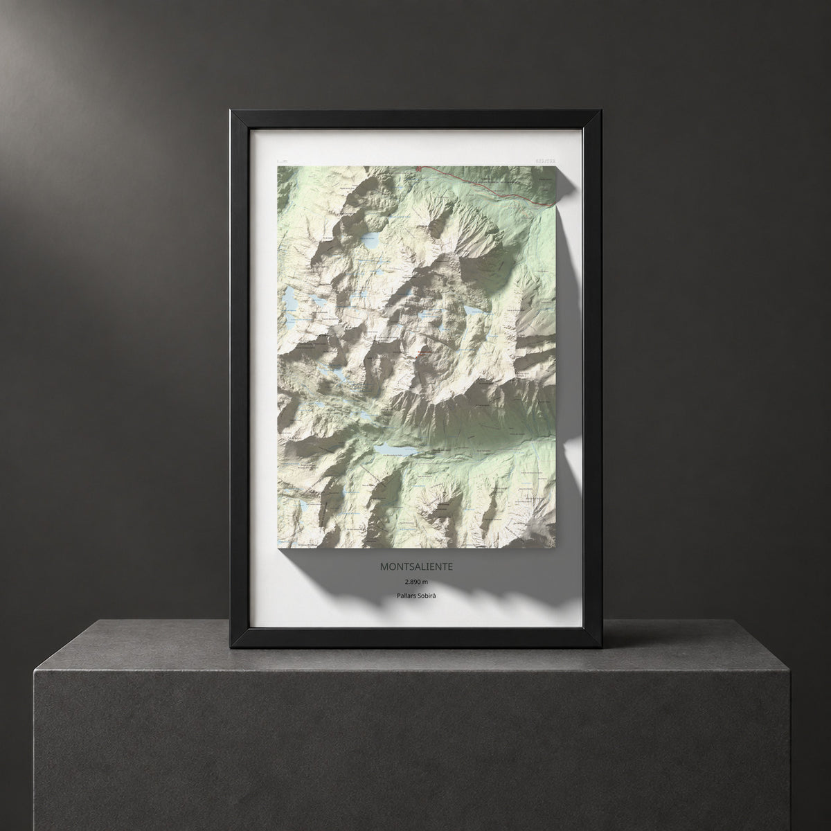 Mapa de relieve de Montsaliente, 2890 m, Pallars Sobirà, lámina 100 Cims de Trobart. Presentación enmarcada. 61 × 91 cm.