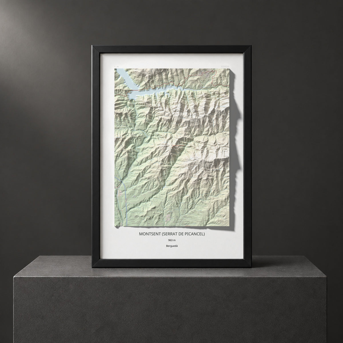 Mapa de relieve de Montsent (Serrat de Picancel), 963 m, Berguedà, lámina 100 Cims de Trobart. Presentación enmarcada. 70 × 100 cm.