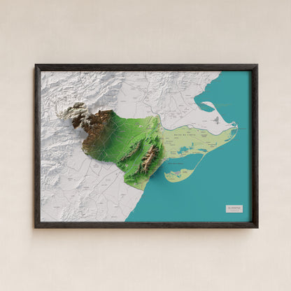 Mapa de relieve del Montsià, con el territorio en color y el entorno en blanco. Presentación con marco. 50 × 70 cm. Estilo Clásico.